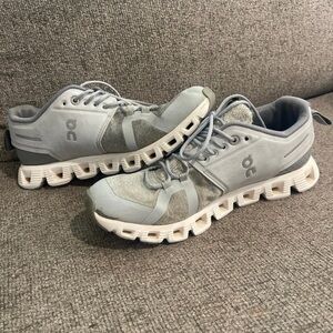Women’s On Cloud Size 9